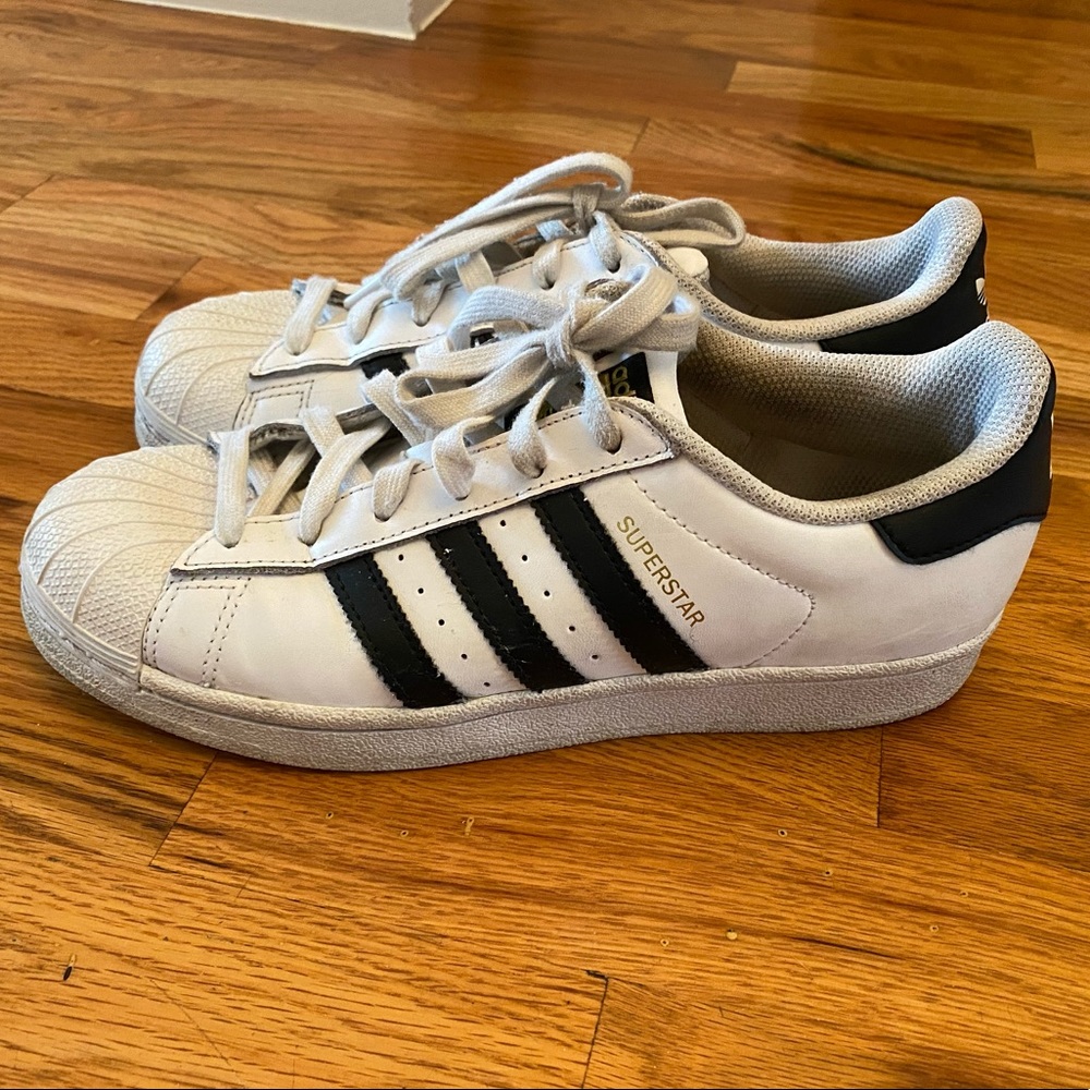 adidas Superstar Sneakers Size 6.5 - Picture 4 of 5